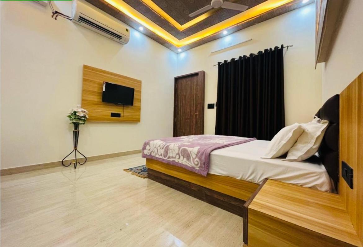 Lotus Palm Retreat - Full Villa Ujjain Eksteriør bilde