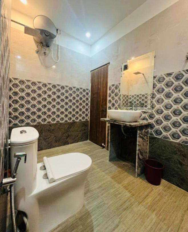 Lotus Palm Retreat - Full Villa Ujjain Eksteriør bilde