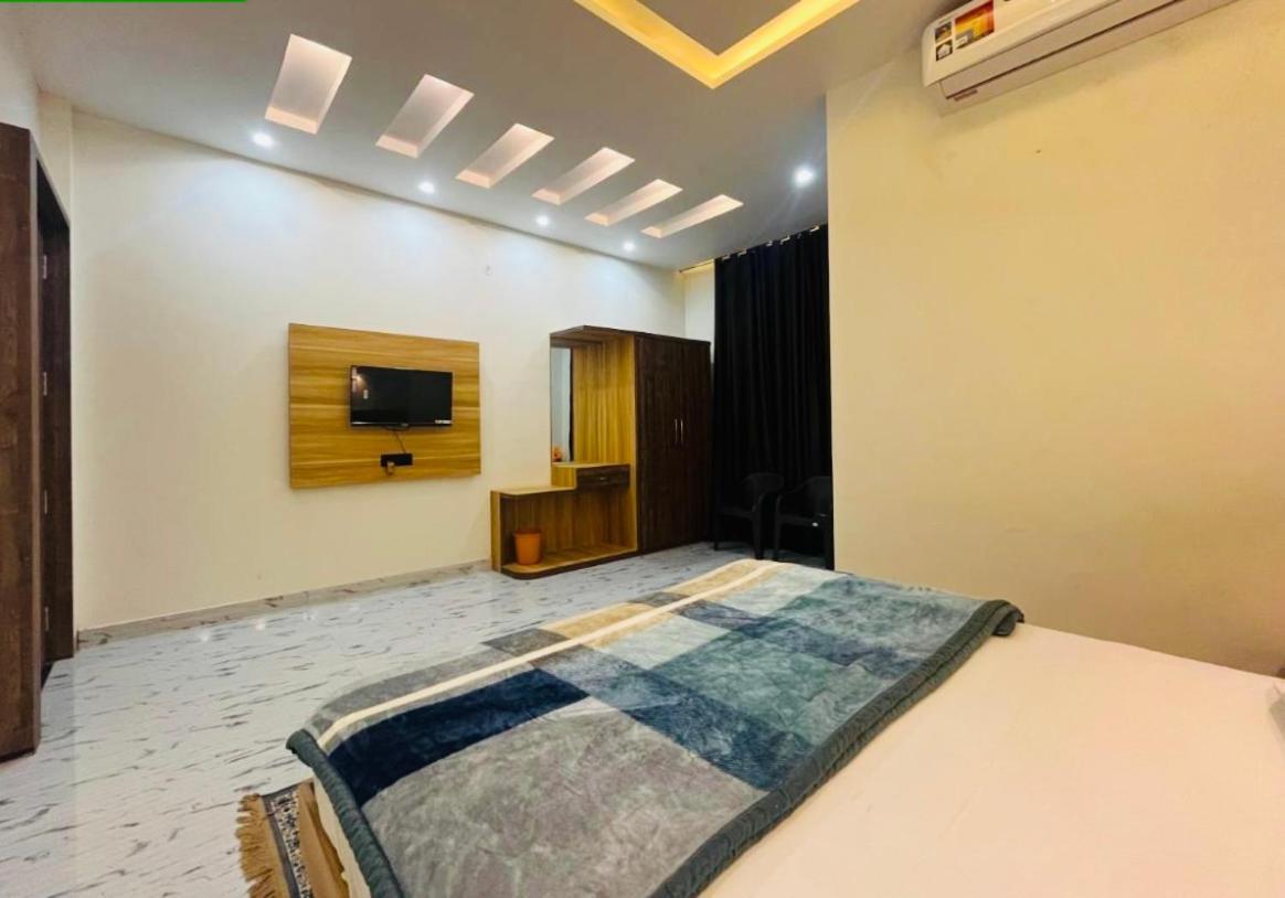 Lotus Palm Retreat - Full Villa Ujjain Eksteriør bilde