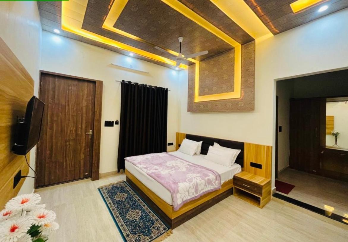 Lotus Palm Retreat - Full Villa Ujjain Eksteriør bilde
