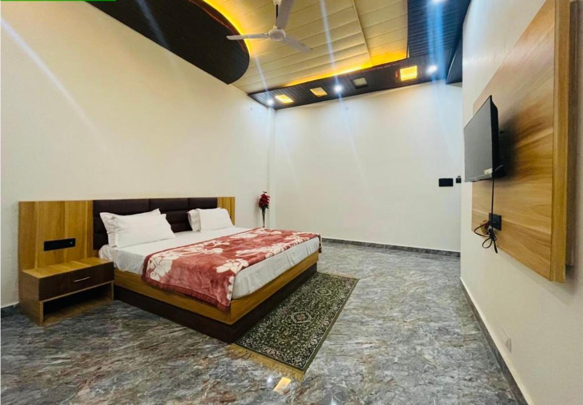 Lotus Palm Retreat - Full Villa Ujjain Eksteriør bilde